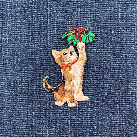 Christmas Kitten Applique Patch - Mistletoe Embroidered Cat Badge 2-7/8" (Iron On)