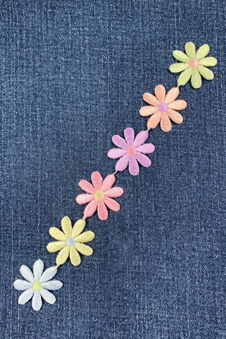 Strip Of Daisies Applique Patch - Embroidered Daisy Flower Badge 7-3/8" (Iron On)